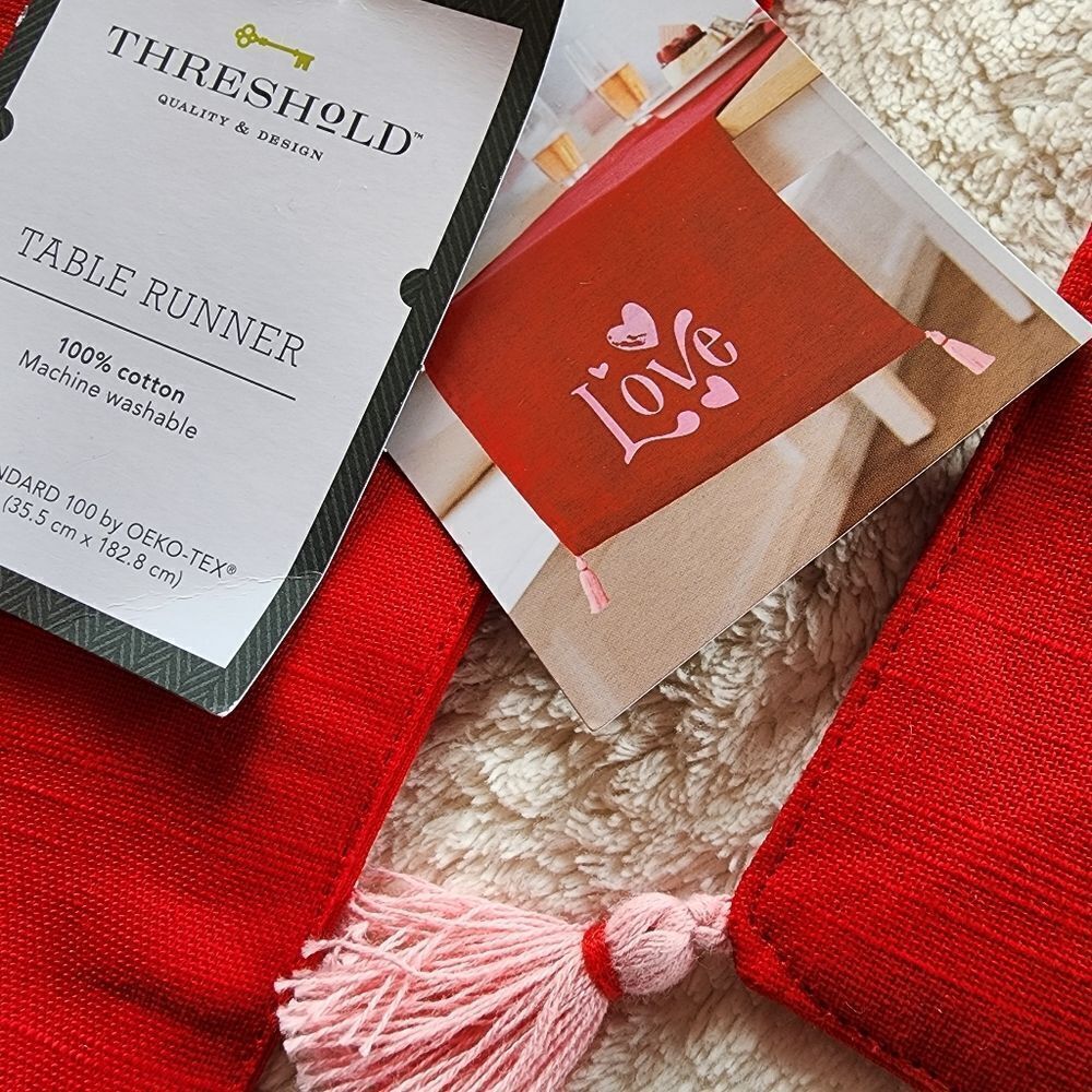 NEW VALENTINE'S day 72" x 14" Cotton 'Love' Table Runner - Picture 2 of 6